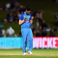 3rd T20I: Siraj, Arshdeep take four-wicket hauls as India bowl out New Zealand for 160