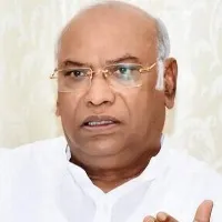 Mallikarjun Kharge fires on Modi