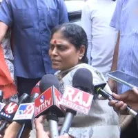 YS Vijayamma talks to media after police house arrest