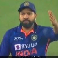 After KL Rahul And Washington Sundars Fielding Lapses Rohit Sharma Loses Cool