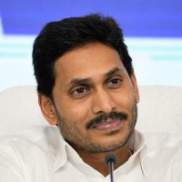 Jagan reaches Delhi