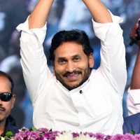 Andhra CM asks officers to be alert in view of 'Mandous'