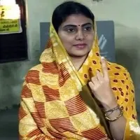 Rivaba jadeja leading in jamnagar north