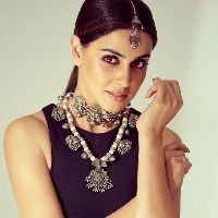 Genelia grooves to the classic 'Mera Dil Yeh Pukare Aaja'