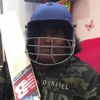 Vijay sends Cricket bat to Yogibabu