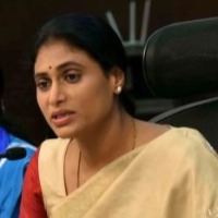 Hyderabad police stops Sharmila from leaving house
