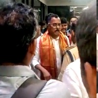 Telangana Congress leaders detained for protest over police raid on war room