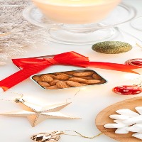 Celebrate this Christmas mindfully with a handful of almonds!