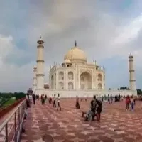 Agra municipal carporation sent tax notice to taj mahal