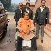 Shashi Tharoor enters into parliament in wheel chair