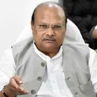 tdp polite beauro member yanamala ramakrishnudu fires on government ads to saakshi paper