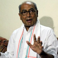 Crisis in Telangana Congress, Digvijaya Singh meeting dissidents
