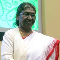 President reaches Hyderabad, leaves for Srisailam