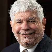 Top Indian-American editor steps down to save staff jobs