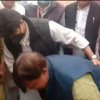 Jyotiraditya Scindia helps MP minister wear chappal he had abandoned as vow