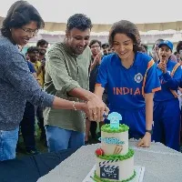 Anushka Sharma wraps up Chakda XPress thanks Jhulan Goswami for the final clap