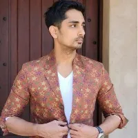Siddharth fires on Madurai airport security personnel