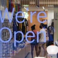 US initial jobless claims rise, signal softening labour market