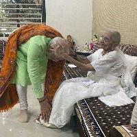 Nepal PM condoles demise of Modi's mother