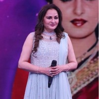 Jaya Prada recounts how Big B shot an entire song with a bleeding hand