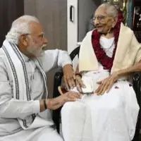 PM Modi Mother Heeraben Modi Dies Days After Hospitalisation