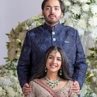 Anant Ambani and Radhika Merchant receive grand welcome at Antilia