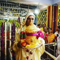 Harish Rao offers golden crown to Venkaterswara Swamy temple in Siddipet