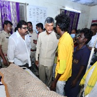 Andhra prohibits meetings on roads in wake of stampede deaths