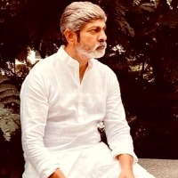 Jagapathi Babu lends helping hand to ragpickers' daughter aspiring to be IAS