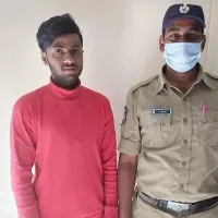 Youngster uses face mask to cover his bike number plate read what happend next