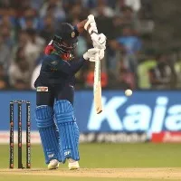 Sri Lanka batsmen hammers Team India bowling in 2nd T20