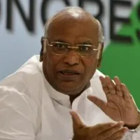 Are You The Pujari asks Mallikarjuna Kharge to Amit Shah