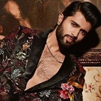 Vijay 'Devera Santa' gifts 5-day Manali holiday to 100 fans