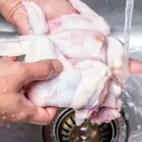 shouldnt wash raw chicken before cooking it