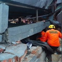 7.5-magnitude quake strikes Indonesia, tsunami alert issued