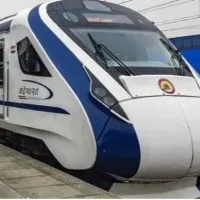 Stones pelted on Vande Bharat express in Vizag