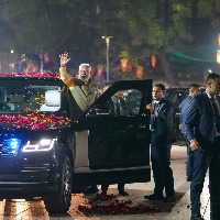 Security breach at Hubballi roadshow as youth attempts garlanding PM