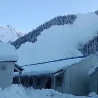 Massive Avalanche In Kashmirs Sonamarg