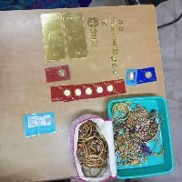 CBI raids on retired railway officer and recovered Above Rs 1 crore cash and 17 kg gold