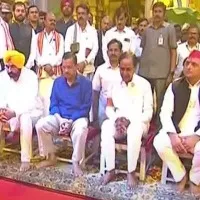 Cm Kcr and kejriwal and maan Offered Yadadri Lakshmi Narasimha Swamy Temple