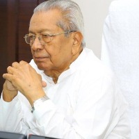 Andhra govt employees seek Governor's intervention for salaries