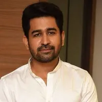 Bichagadu fame Vijay Antony severely injured in shooting