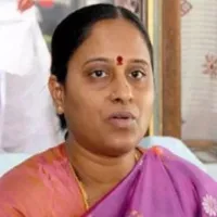 Konda Surekha demands to suspend Komatireddy from Congress