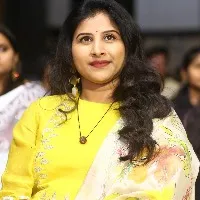Stone pelting attack on singer Mangli car in Karnataka