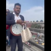 Man throws currency notes in Bengaluru