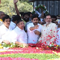 Lokesh pays tributes to NTR ahead of 4,000 km-long padyatra