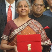 FM likely to try and pull fiscal deficit below 6% in 2023-24