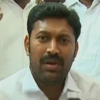 YS Avinash Reddy meets YS Vijayamma before going to CBI office