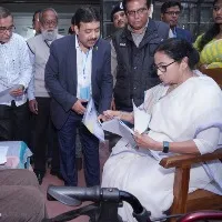 Mamata Banarjee comes in support for Nobel laureate Amartya Sen
