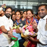 Grand well come to the telangana cricketer g trisha at shamshabad airport